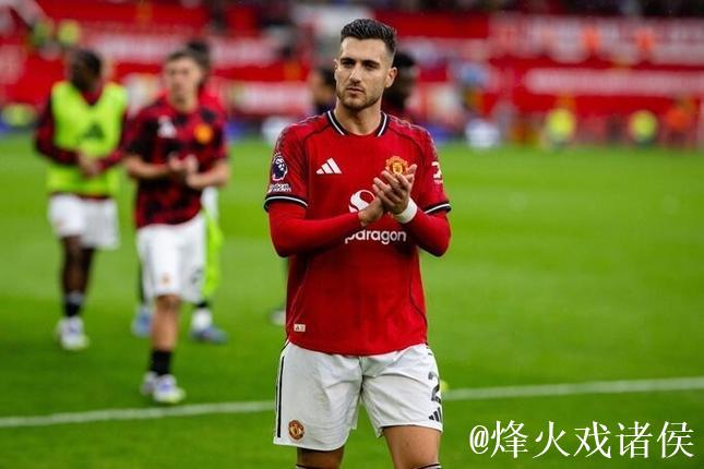 曼晚:曼联教练组单独指导达洛特,提升其进攻站位 曼晚:曼联教练组单独指导达洛特,提升其进攻站位