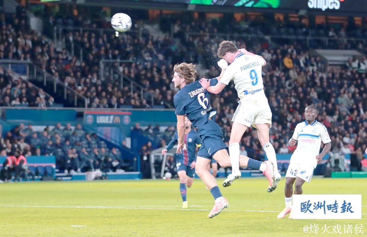 激烈对决!巴黎圣日耳曼3-3战平斯特拉斯堡,领先优势仅剩1分 激烈对决!巴黎圣日耳曼3-3战平斯特拉斯堡,领先优势仅剩1分