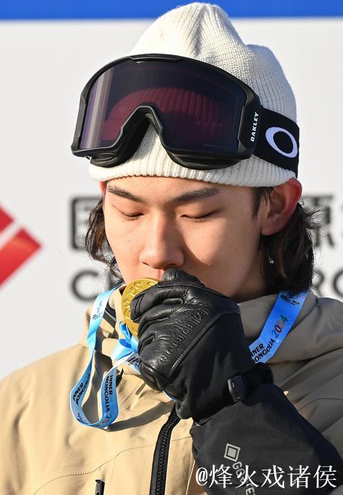 苏翊鸣惊艳表现打破吉尼斯世界纪录 苏翊鸣惊艳表现打破吉尼斯世界纪录